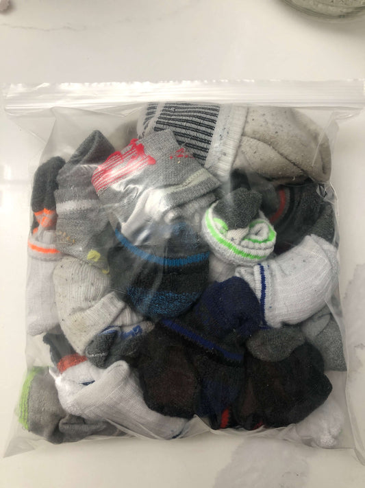 30 pairs of socks (4T)