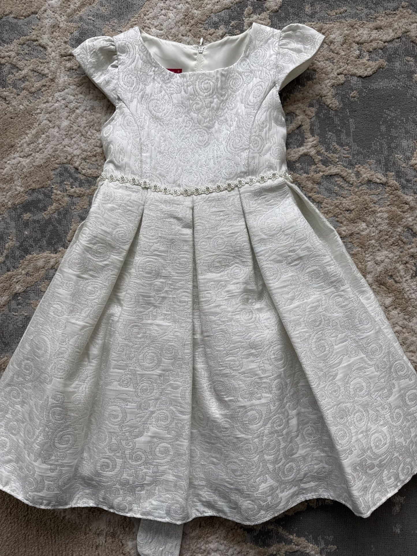 Princess faith size 6 white dress with silver thread design, Kids 6/6X