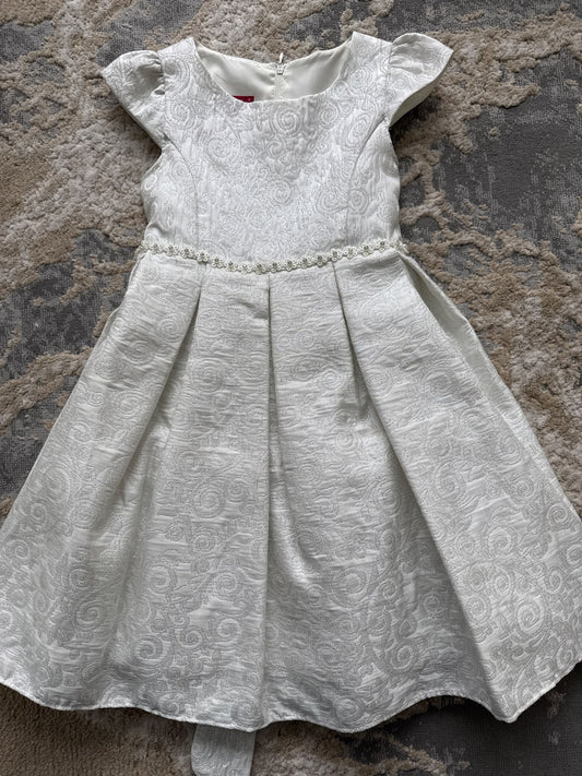 Princess faith size 6 white dress with silver thread design, Kids 6/6X