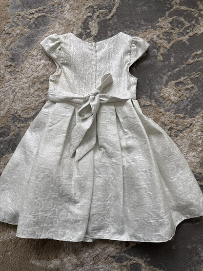 Princess faith size 6 white dress with silver thread design, Kids 6/6X