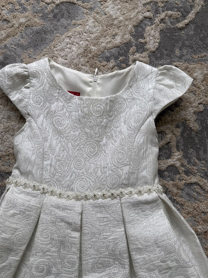 Princess faith size 6 white dress with silver thread design, Kids 6/6X