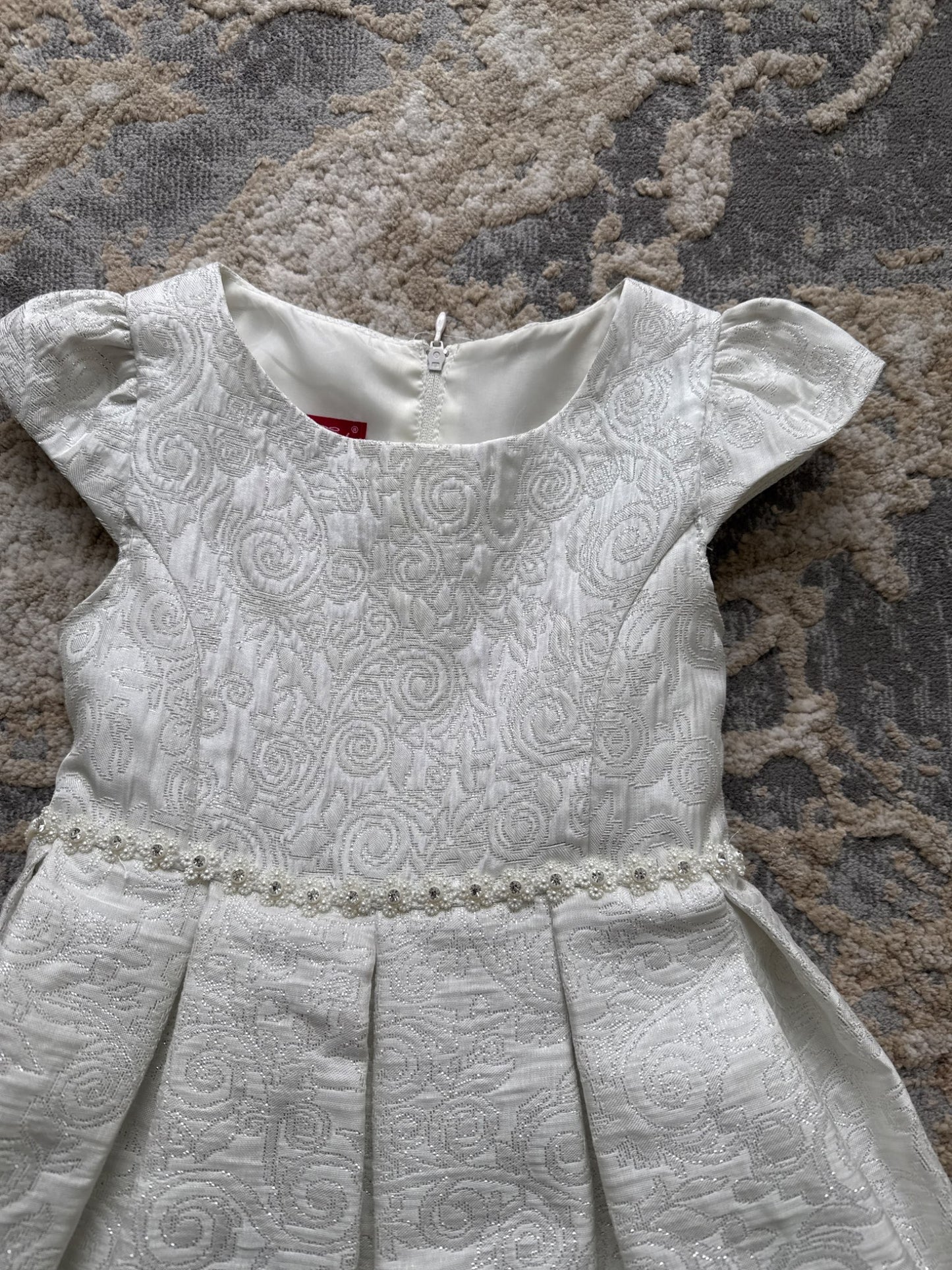 Princess faith size 6 white dress with silver thread design, Kids 6/6X