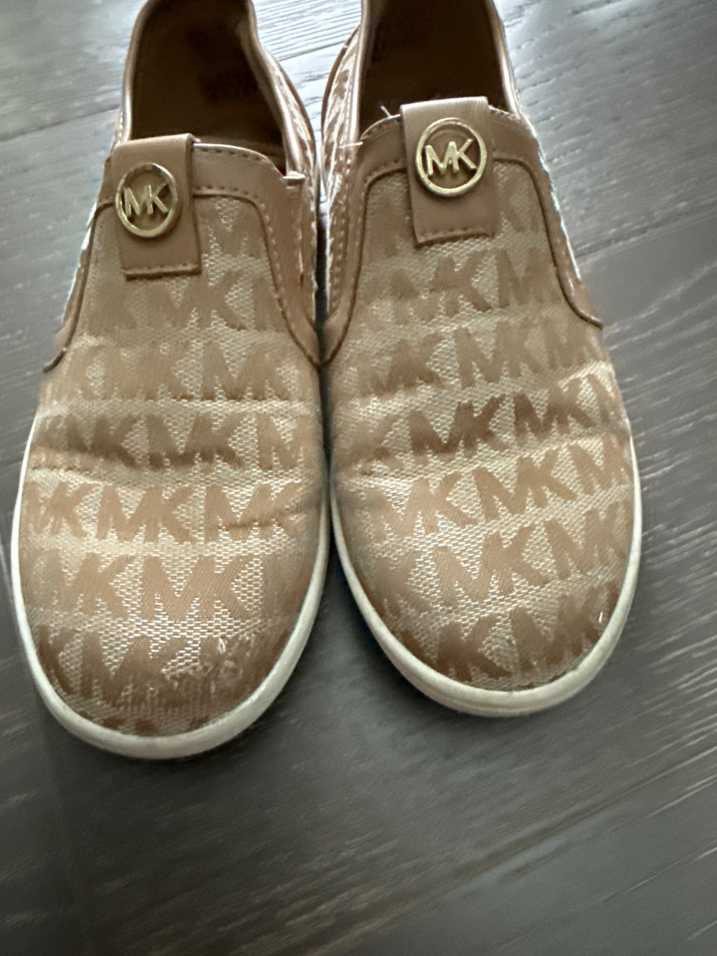 Micheal kors Size 1 logo tan girls slip on, Shoes 1 (Kids:4-8yr)