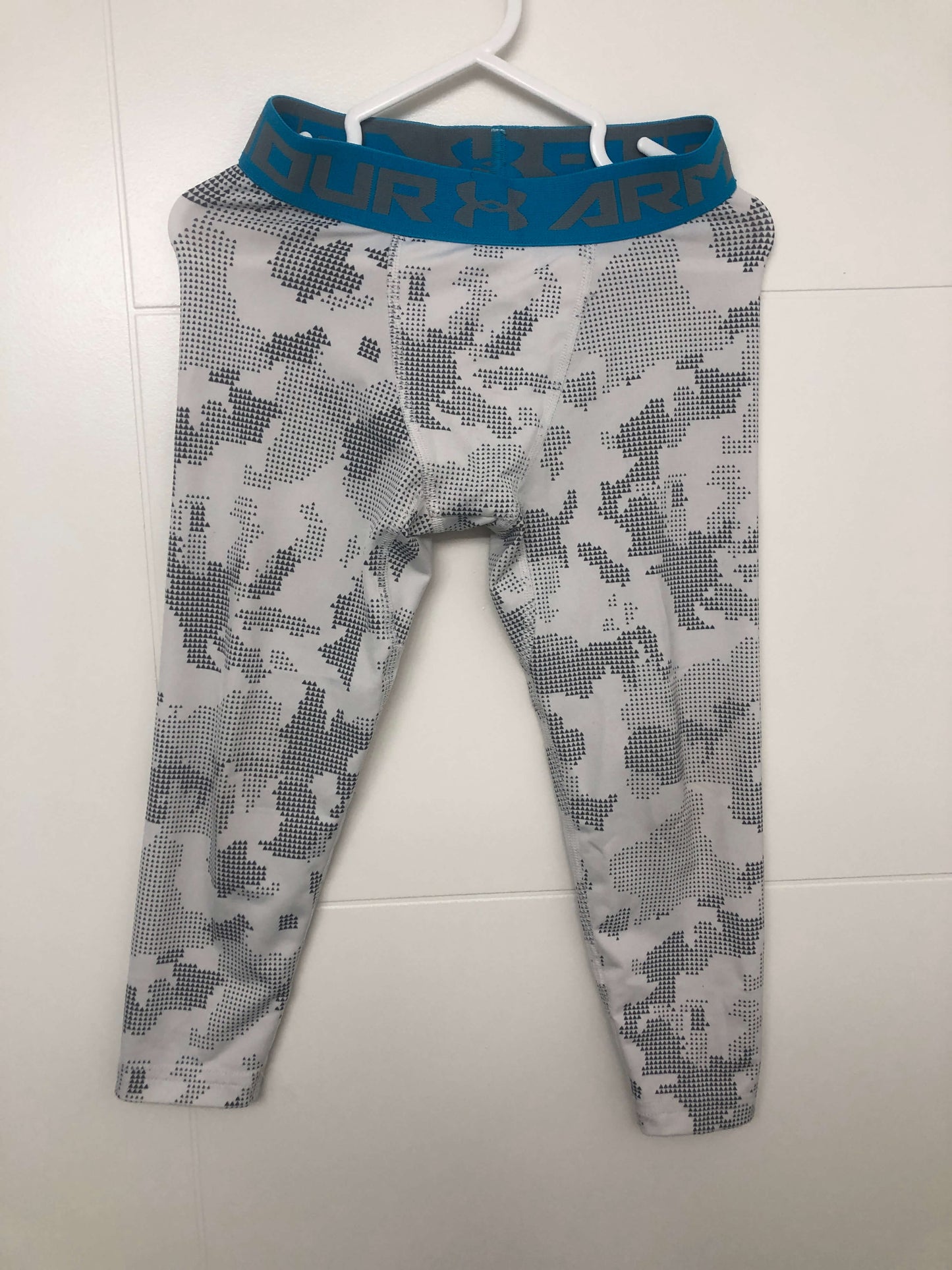 Under Armour base layers , Kids 6/6X (extra small)