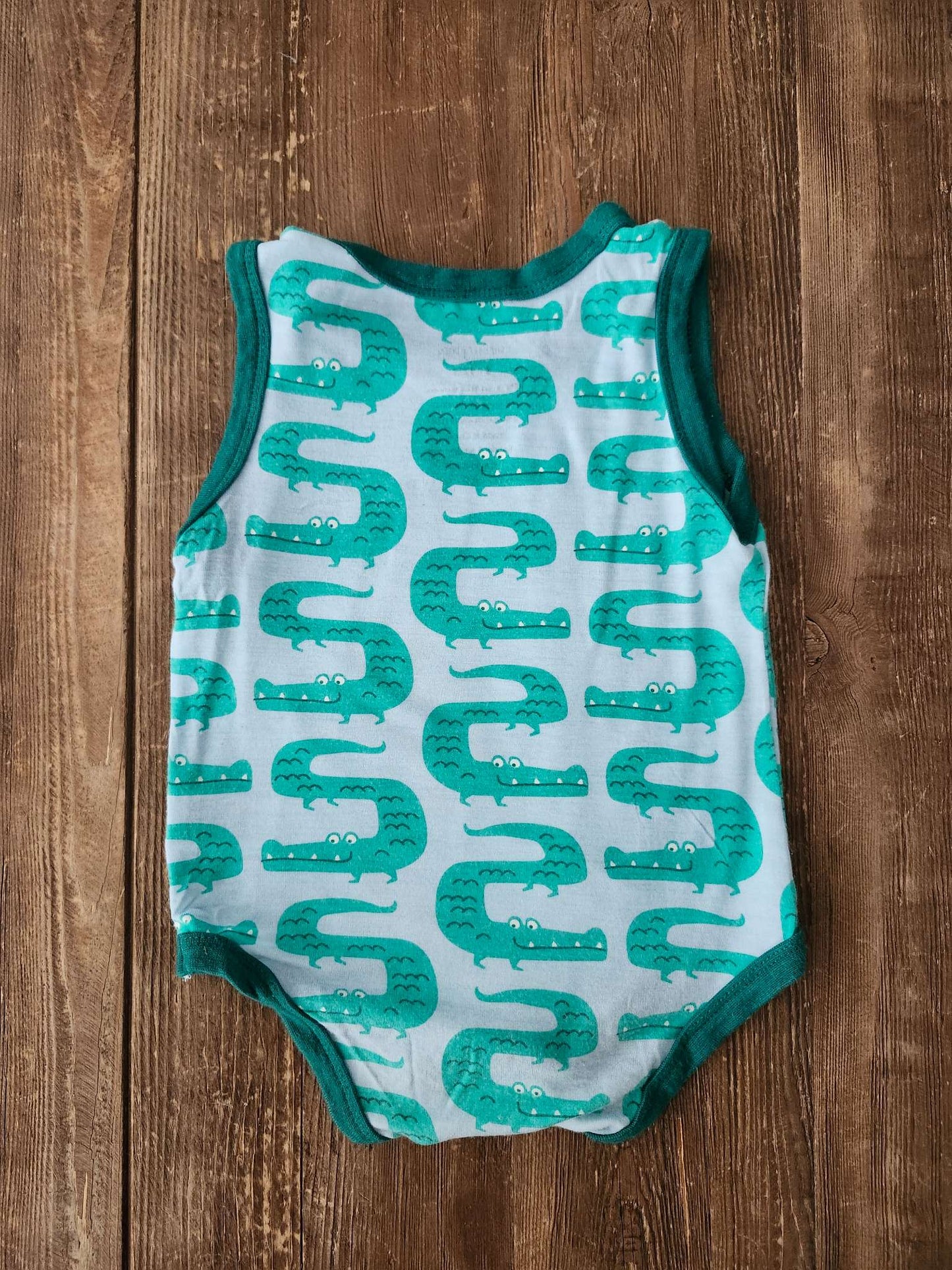 Bamboo tank alligator bodysuit, 6-12 months, EUC, Silkberry Baby, Kids 9 Month (6-9M)