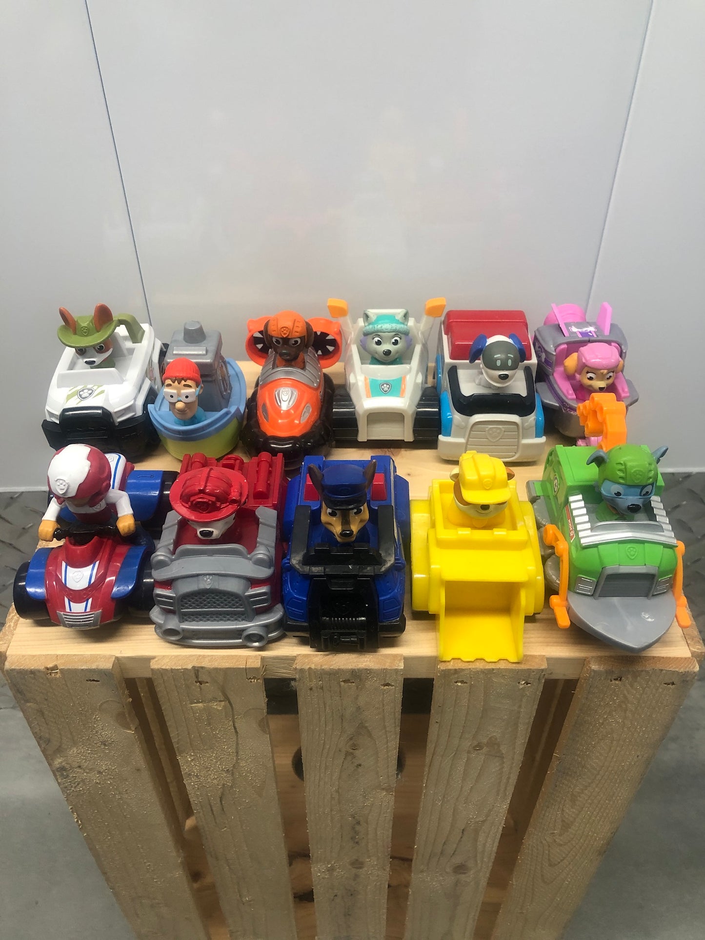 Paw patrol adventure bay car mat/storage set