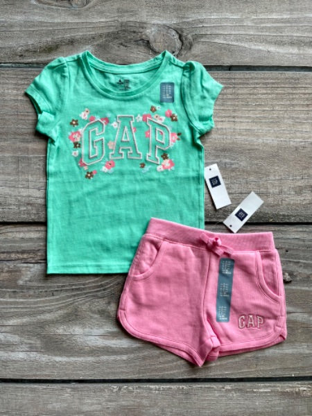 BabyGap size 2 girls floral logo t-shirt and pink shorts outfit, brand new with tags, Kids 2T