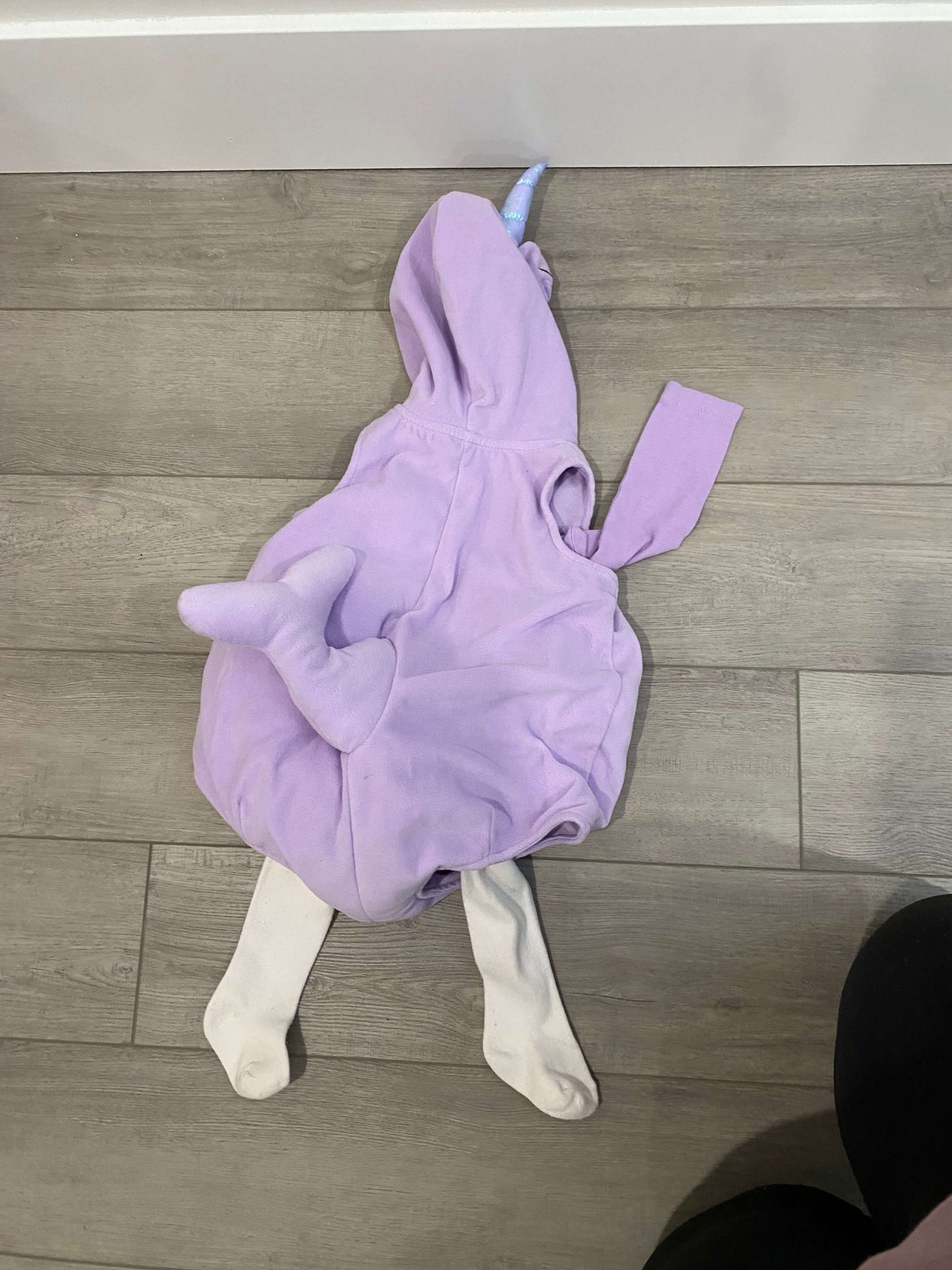 Carters baby narwhal costume size 6-9m, Kids 9 Month (6-9M)