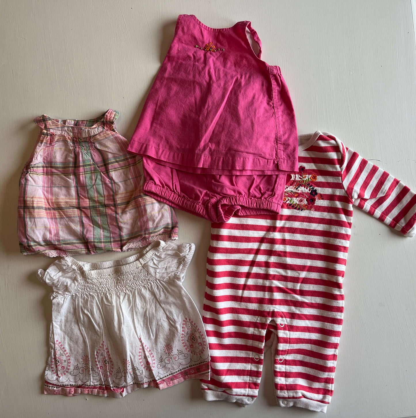 Bundle of girls' 3-6 month dresses and romper: Romper – Joe Fresh, size 3-6 months Dresses – Joe Fresh, Old Navy, and Baby Gap, Kids 6 Month (3-6M)