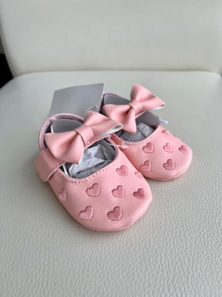 Small shop baby 0-6m moccasins with hearts and bows, pink, brand new with tags