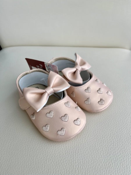 Small shop 12-18m baby moccasins with hearts and bows, beige/taupe colour, brand new with tags