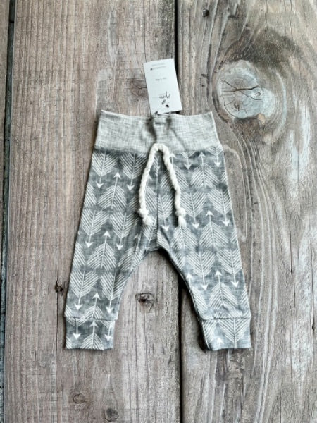 Small shop handcrafted 3-6m baby joggers, arrows, new with tags, Kids 6 Month (3-6M)