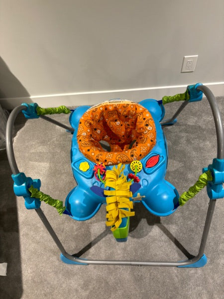 Bouncy excersaucer