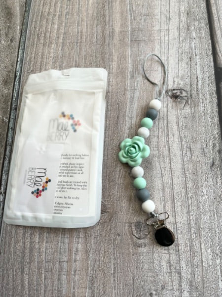 MaeBerry Accessories small shop handmade baby teething toy/pacifier clip, white/grey/mint, new