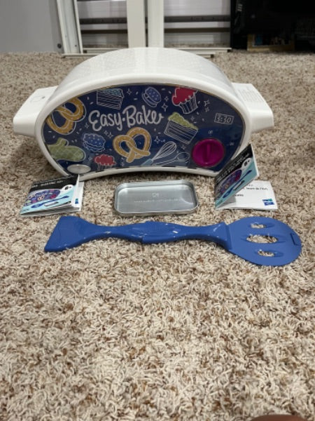 Easy bake oven - like new condition