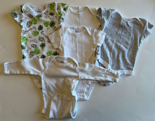 Set of 5 Newborn Onesies 4 short sleeve (Brands: George & Carter’s) – Newborn size 1 long sleeve (Gerber) – Size 0–3 months, Kids Newborn