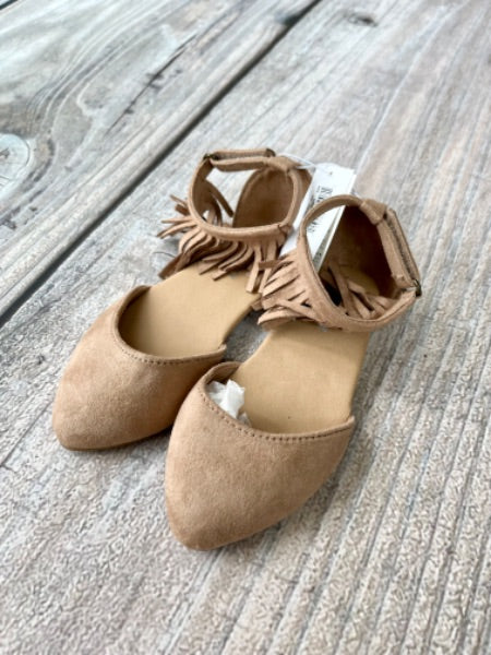 Old Navy size 7 girls light brown suede flats with tassels, new with tags, Shoes 7 (Walkers:12-24 mth)