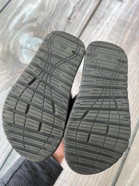 Quicksilver size 10/11 boys black summer flip flops, pool shoes, excellent used condition, Shoes 10 (Toddler:2-4yr)