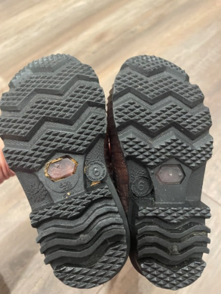 Toddler Rubber boots size 6 (retails $45), Shoes 6 (Walkers:12-24 mth)