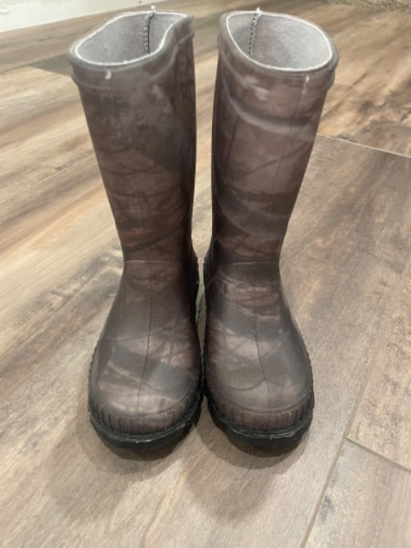 Toddler Rubber boots size 6 (retails $45), Shoes 6 (Walkers:12-24 mth)