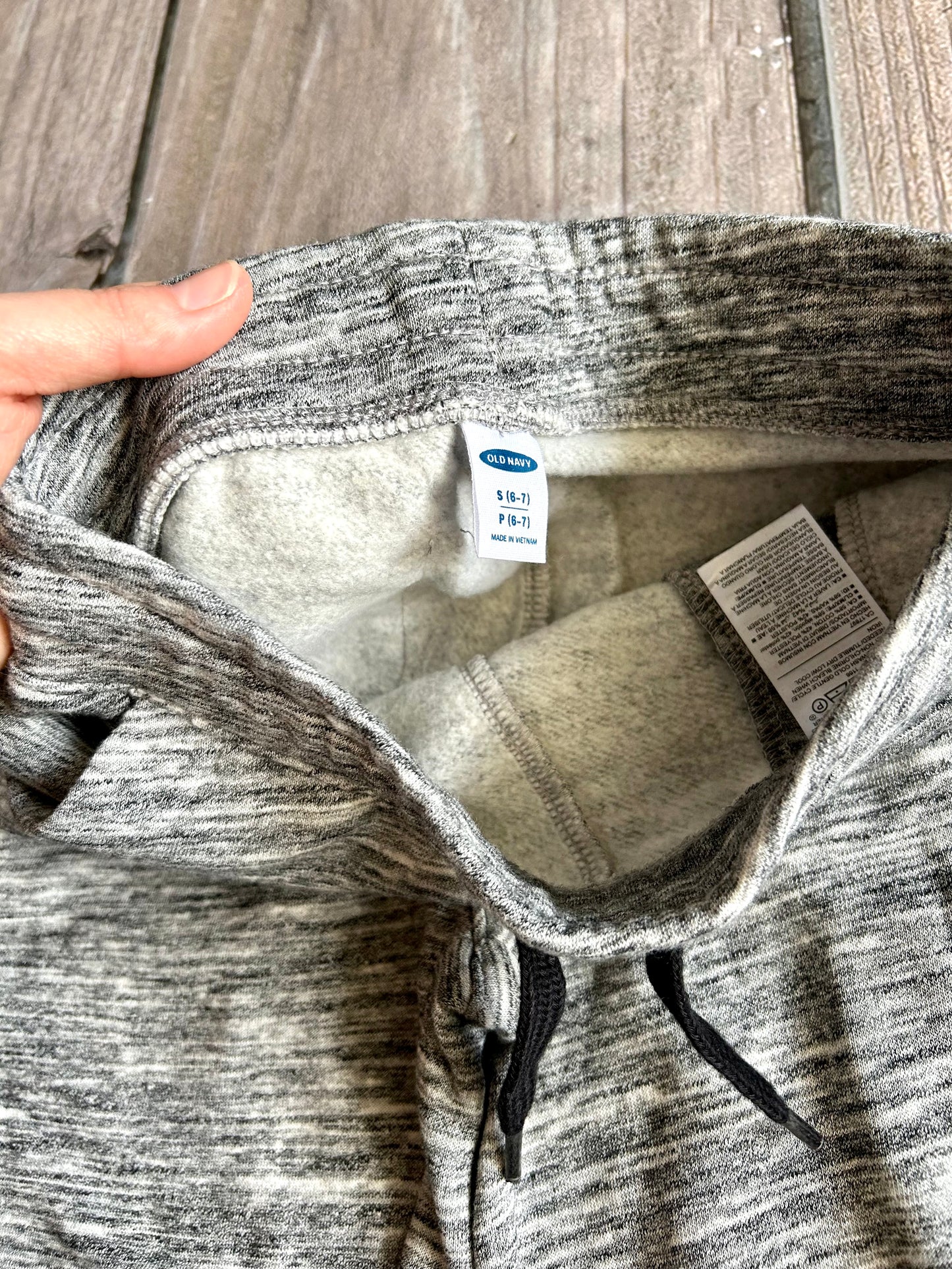 Seven Oaks size 6 boys light heather grey leopard sweatpants & Old Navy size 6-7 boys dark heather grey sweatpants, sweats, pants, Kids 6/6X (extra small)