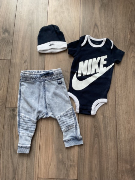 Nike Onesie and Beanie with Joggers , Kids 6 Month (3-6M)