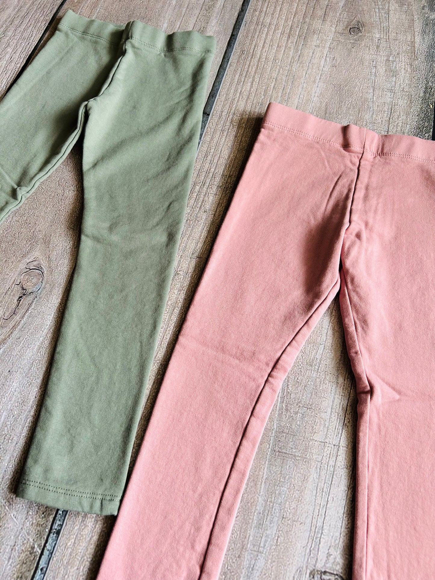 H&M size 5-6yrs girls olive green and dusty rose pink brushed leggings, like new, Kids 5/5T (extra small)