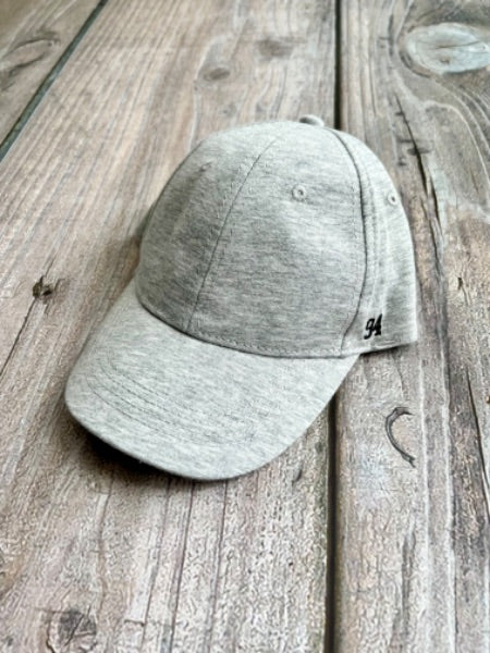 H&M size 4-8Y boys light grey baseball hat, new with tags