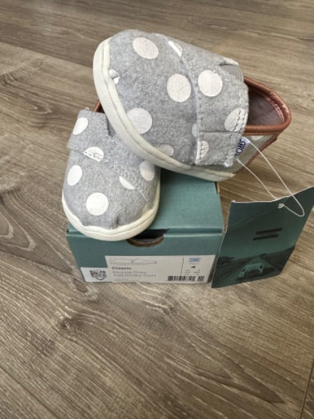 New in box girls' Toms shoes