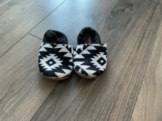 TBMS White and Black Moccasin , Shoes 5.5 (Walkers:12-24 mth)