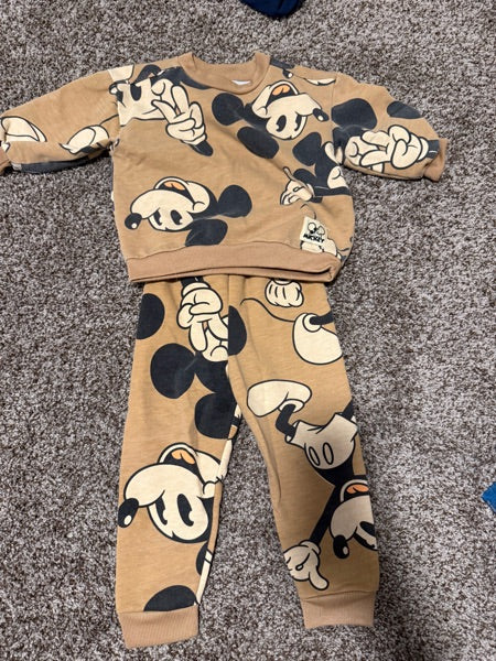 Mickey Mouse Sweatsuit Size 18m, Kids 18 Month (12-18M)