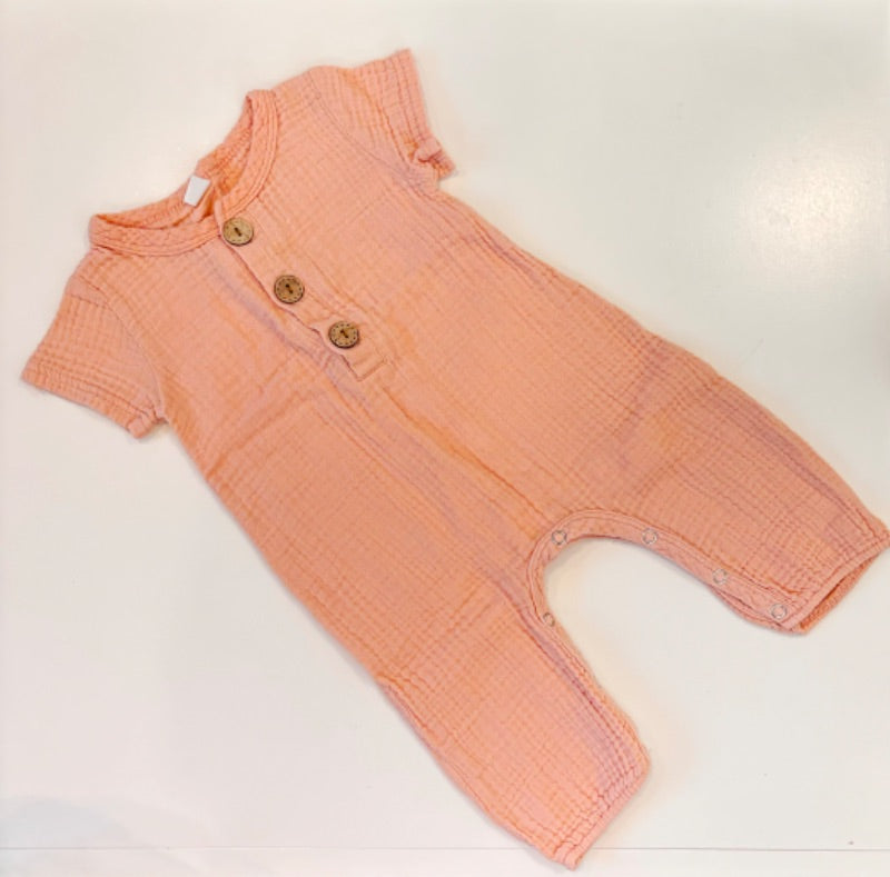 12-18m (size 80) pinky peach color romper with wooden buttons