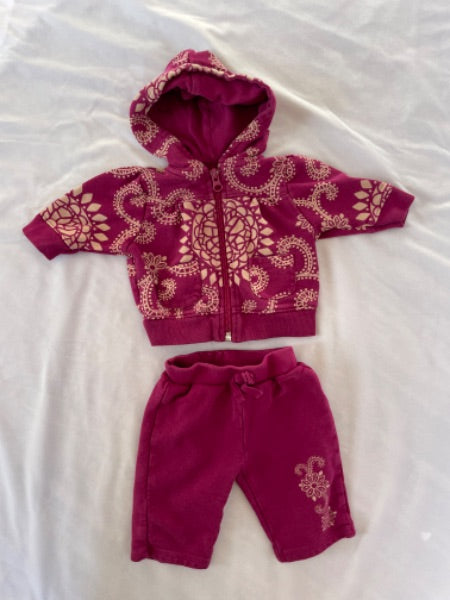 Old navy 0-3 months 2 piece sweatsuit, purple , Kids 3 Month (0-3M)