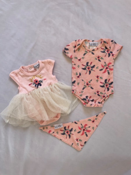 Nicole Miller 3 piece “stay wild” set, 0-3 months , Kids 3 Month (0-3M)
