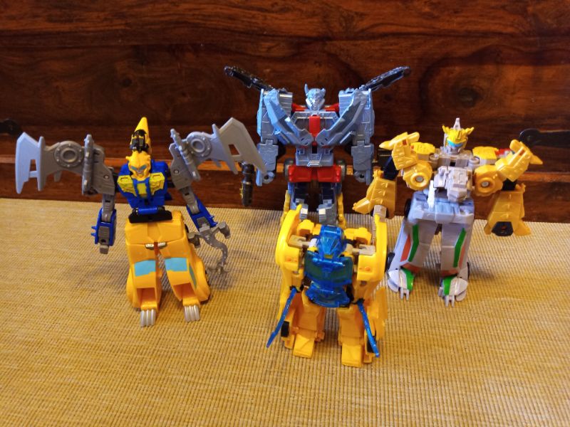 Transformers Bumblebee Cyberverse - Adventures Dinobots Unite Dino Combiners