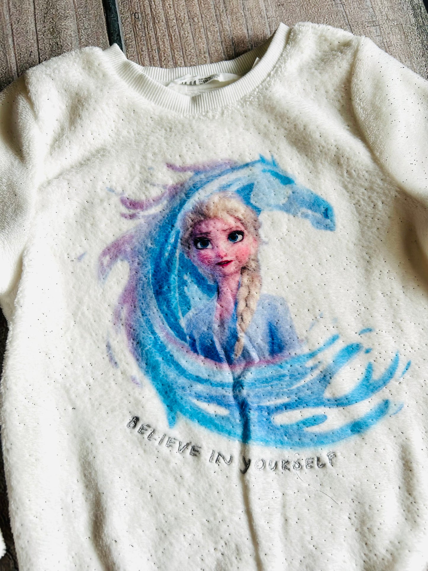 H&M x Disney size 4-6yrs girls Frozen 2 Elsa plush white sweater, pullover, silver sparkles, Kids 6/6X (extra small)
