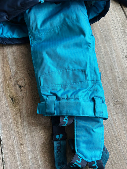 Xmtn size 6 girls 2-piece snowsuit, winter jacket and snow pants, dark blue and blue floral, like new, Kids 6/6X (extra small)