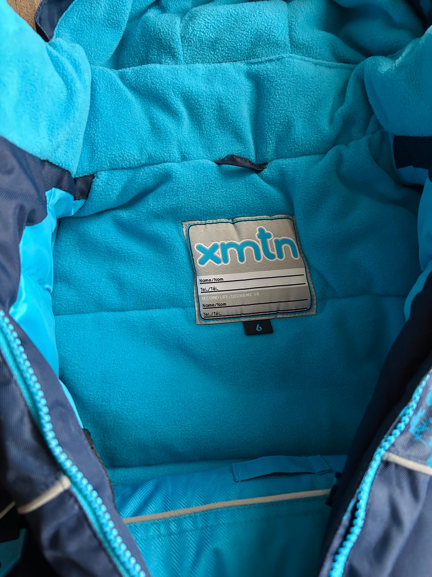 Xmtn size 6 girls 2-piece snowsuit, winter jacket and snow pants, dark blue and blue floral, like new, Kids 6/6X (extra small)