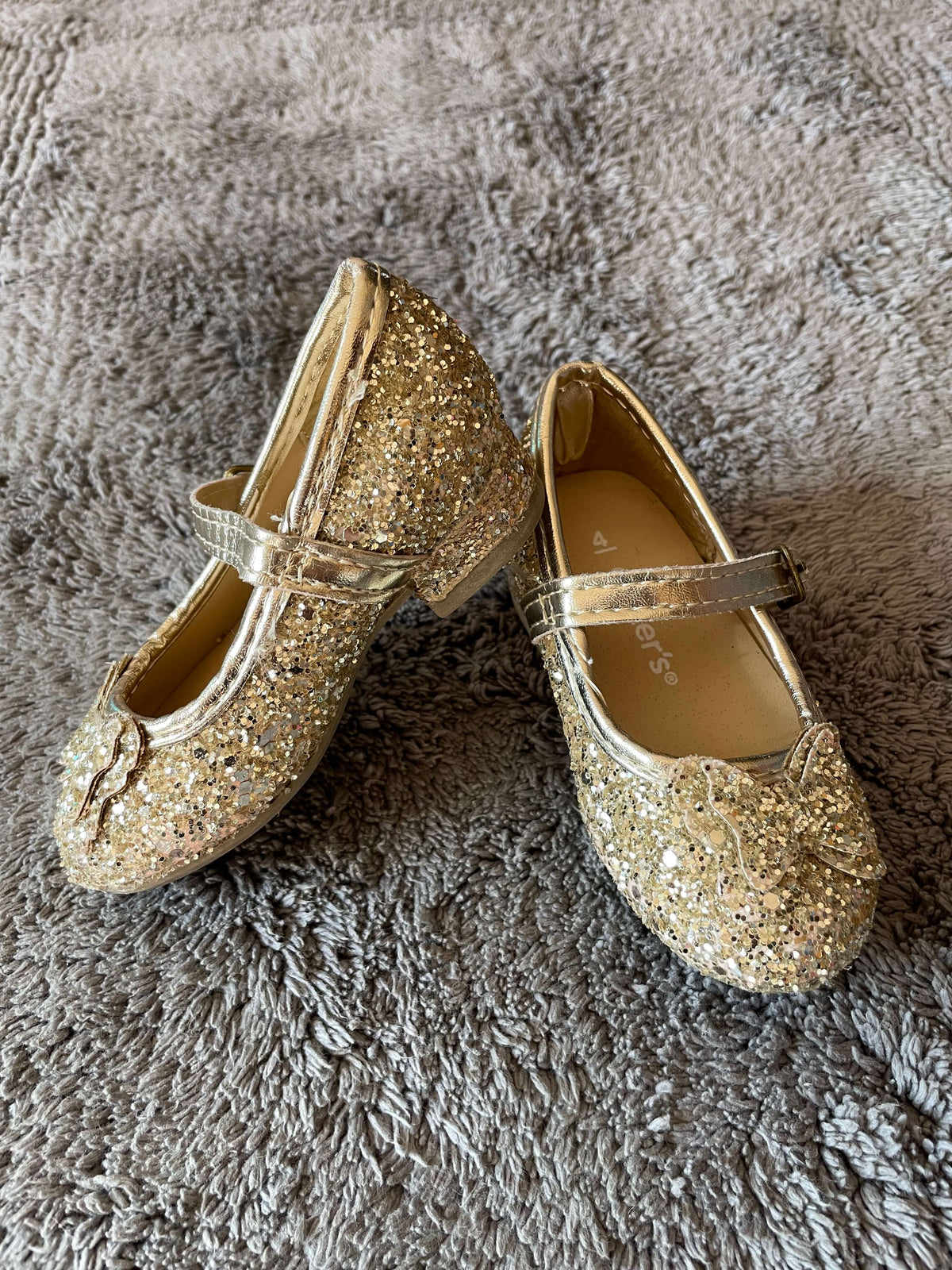 Carter’s gold sparkly dress shoes size 4, Shoes 4 (Baby: 0-12 mth)