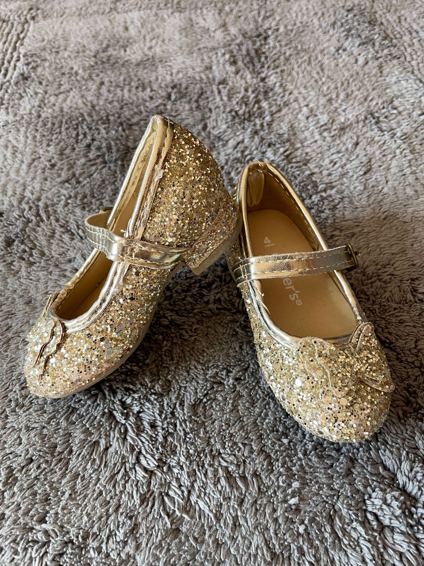 Carter’s gold sparkly dress shoes size 4, Shoes 4 (Baby: 0-12 mth)