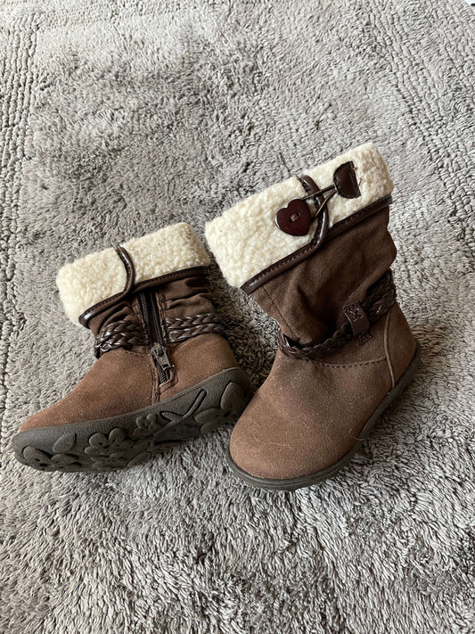 Girls brown boots with heart button, size 5 , Shoes 5 (Walkers:12-24 mth)