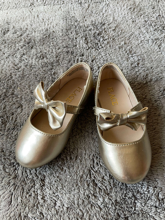 Children’s place size 6 gold bow shoes , Shoes 6 (Walkers:12-24 mth)