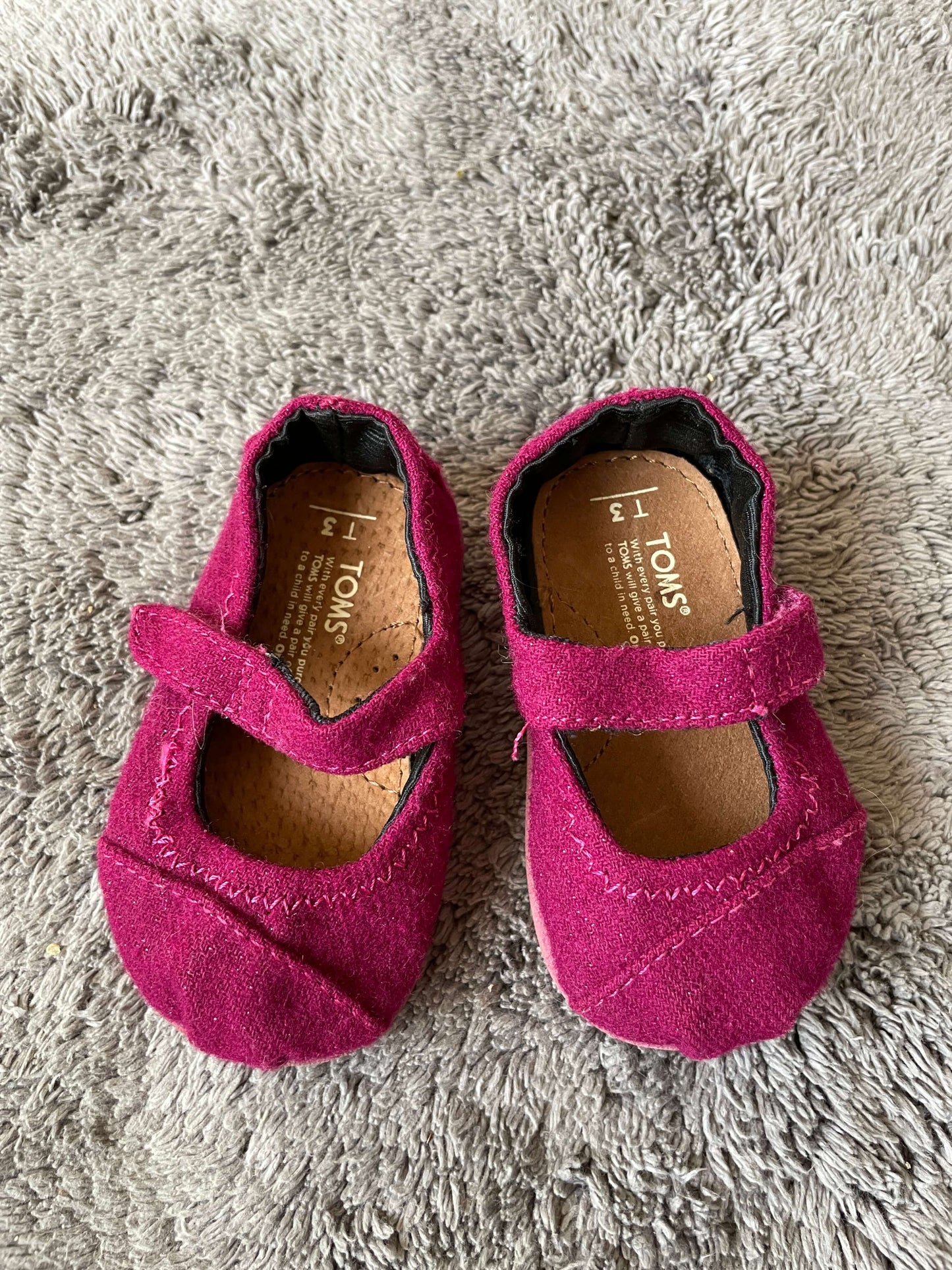 Toms size 3, burgundy , Shoes 3 (Baby: 0-12 mth)