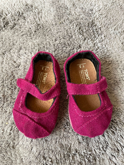 Toms size 3, burgundy , Shoes 3 (Baby: 0-12 mth)