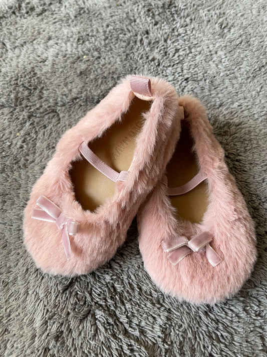 NWOT Old navy 12-18 month slippers pink fuzzy , Shoes 4 (Baby: 0-12 mth)