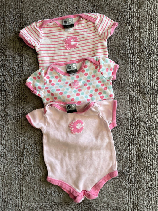 Set of 3 pink Calgary Flames onesies- 9M, Kids 9 Month (6-9M)