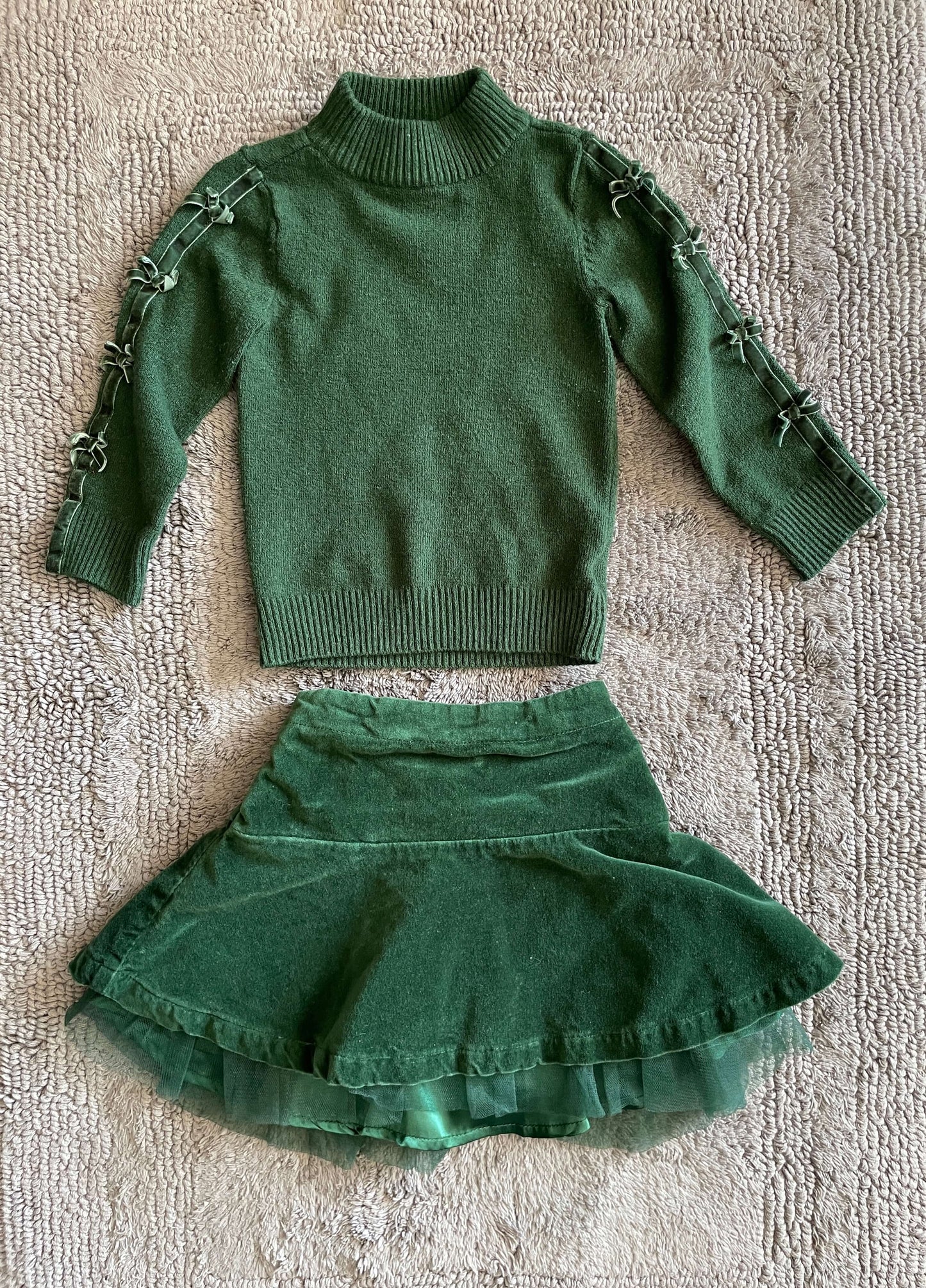 Children's Place 24M green Christmas outfit, Kids 24 Month (18-24M)
