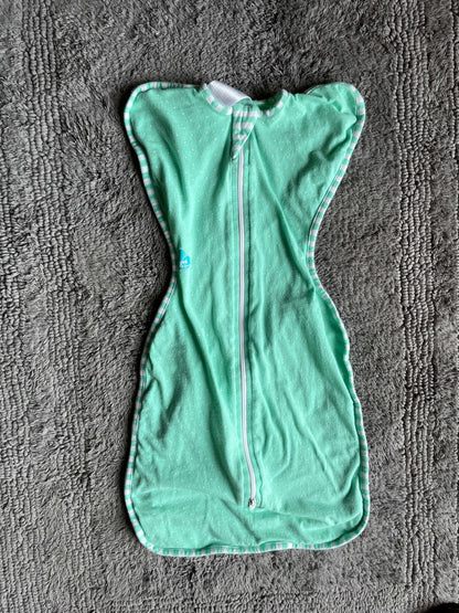 Love to Dream "Love to Swaddle Up Summer Lite" small 5.5-13lbs sleepsack , 0-3 Months (Newborn)