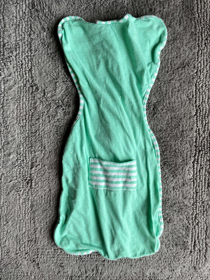 Love to Dream "Love to Swaddle Up Summer Lite" small 5.5-13lbs sleepsack , 0-3 Months (Newborn)