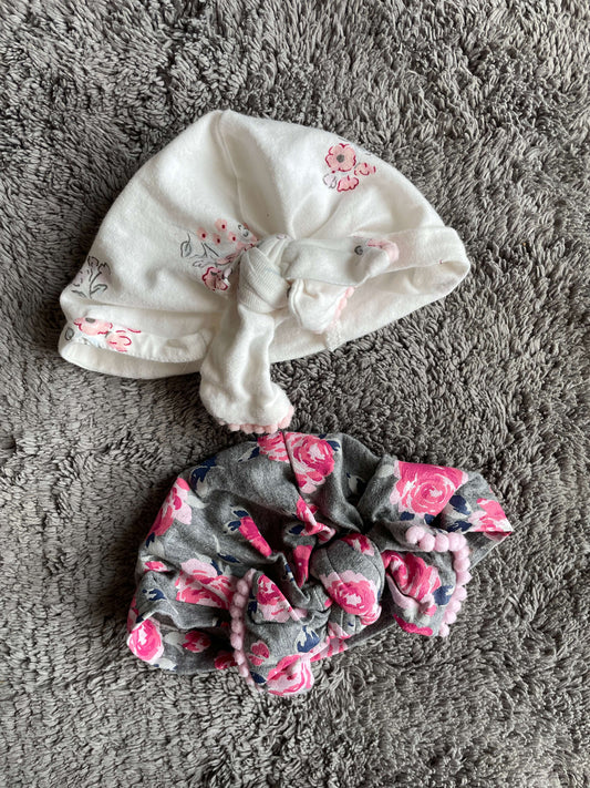 Set of 2 hats with bows 0-6M, white floral, grey floral